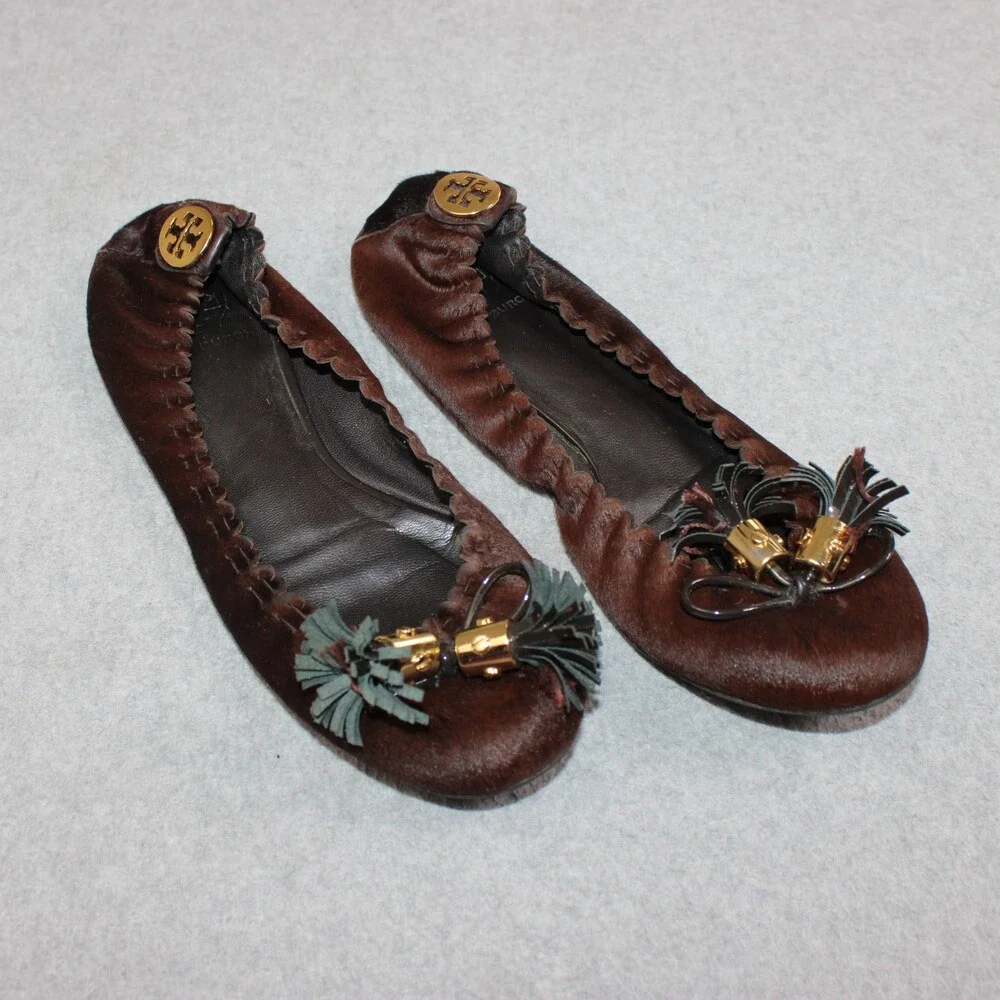 Tory Burch Ballet Flats Womens Size 5.5 Brown Calf Hair Gold Tasseled Flat Logo